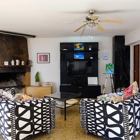 אכסניה Hostal Residencia Orsi *