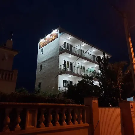 אכסניה Hostal Residencia Orsi אל ארנל