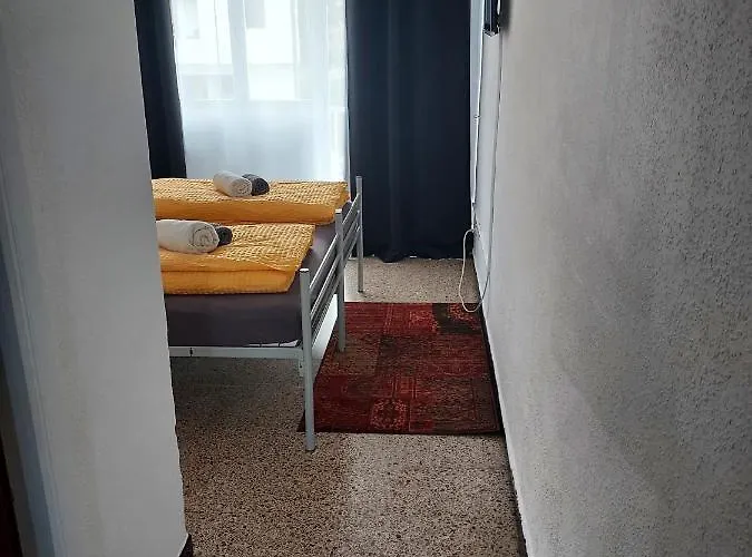 Hostal Residencia Orsi אכסניה אל ארנל