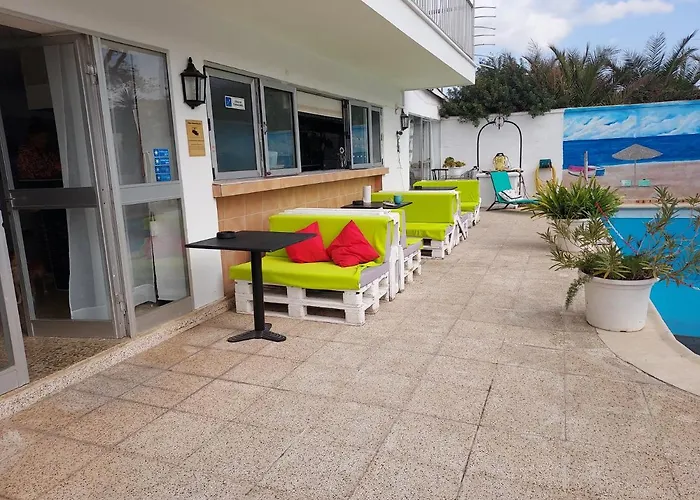 אכסניה Hostal Residencia Orsi *