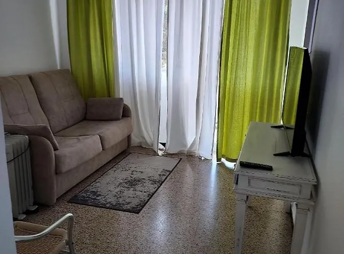 אכסניה Hostal Residencia Orsi