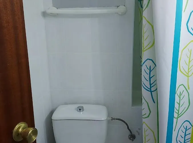 אכסניה Hostal Residencia Orsi אל ארנל