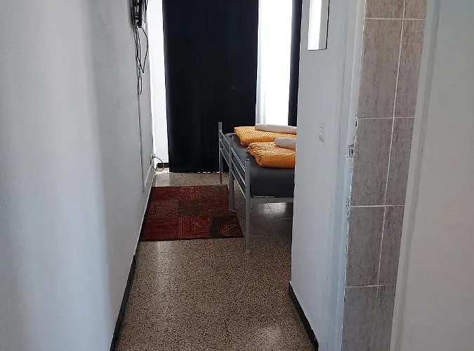 Hostal Residencia Orsi אל ארנל