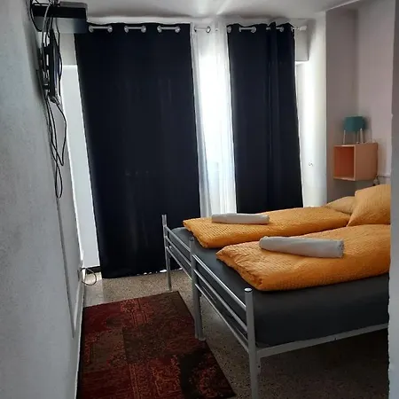 Хостел Hostal Residencia Orsi *