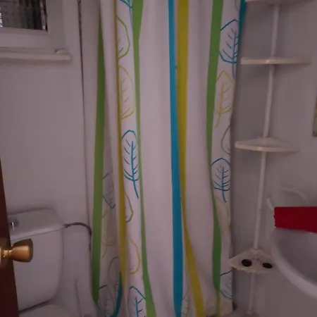 אכסניה Hostal Residencia Orsi *
