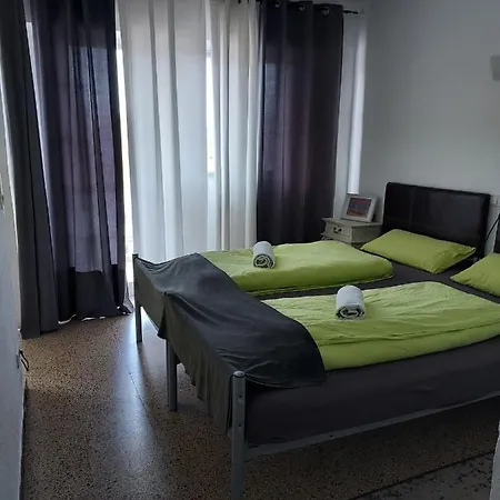 Hostal Residencia Orsi * אל ארנל