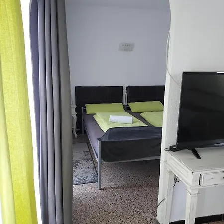 Hostal Residencia Orsi Хостел *