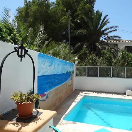 Hostal Residencia Orsi אל ארנל