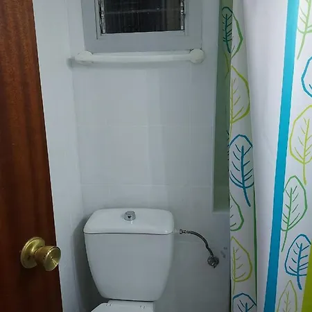 אכסניה Hostal Residencia Orsi אל ארנל